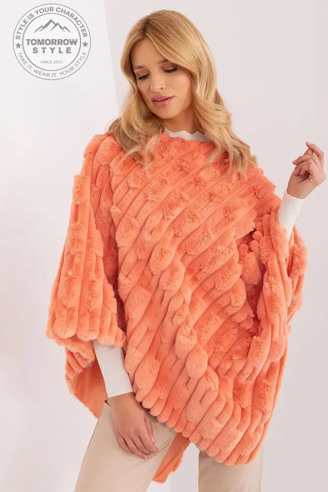 Lässiger Chic-Poncho mit vielfältiger Materialstruktur - Tomorrow Style