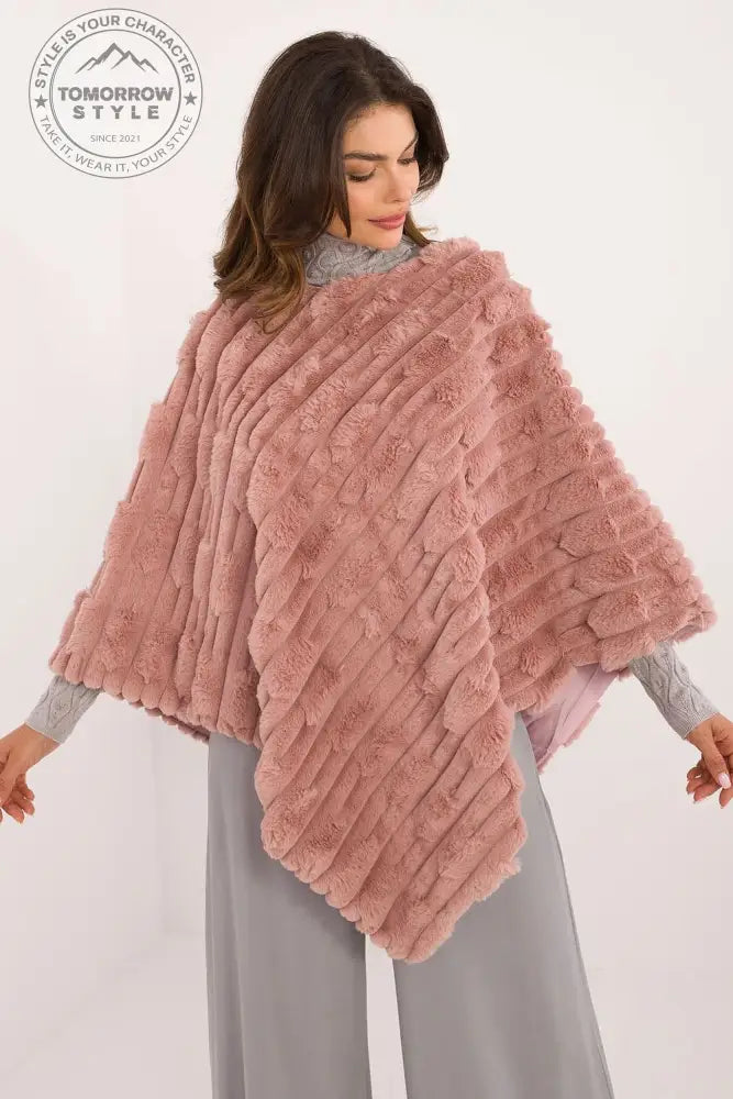 Lässiger Chic-Poncho mit vielfältiger Materialstruktur - Tomorrow Style