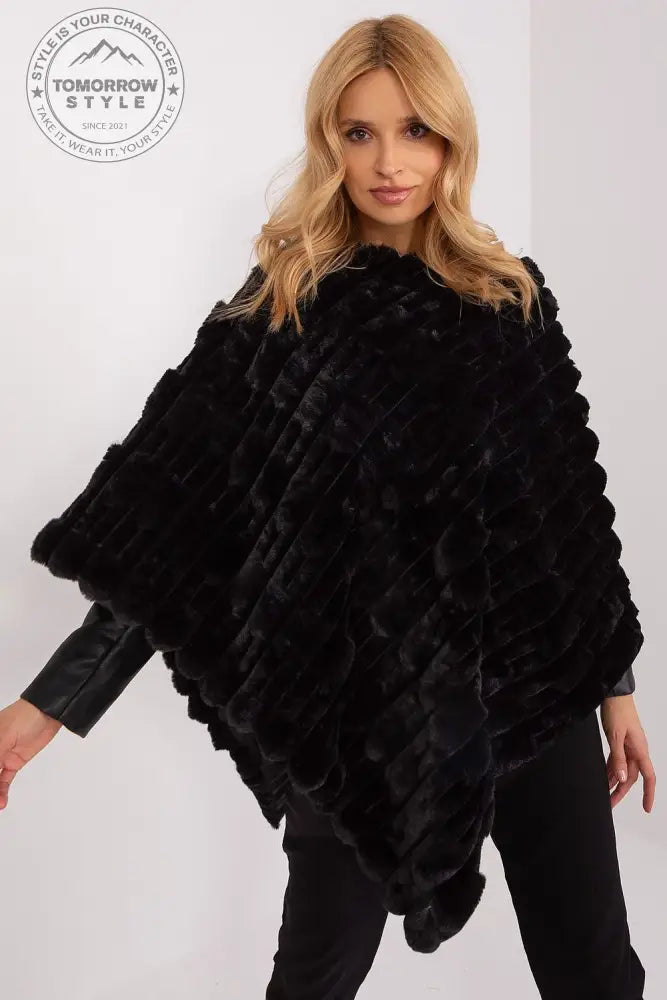 Lässiger Chic-Poncho mit vielfältiger Materialstruktur - Tomorrow Style