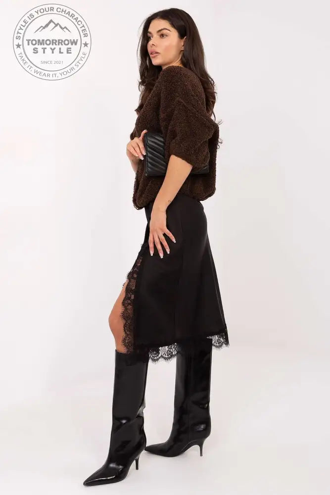 Laid - Back Glam: Pullover mit Knopfdetails - Tomorrow Style