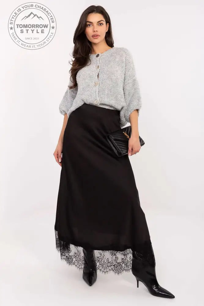 Laid - Back Glam: Pullover mit Knopfdetails - Tomorrow Style