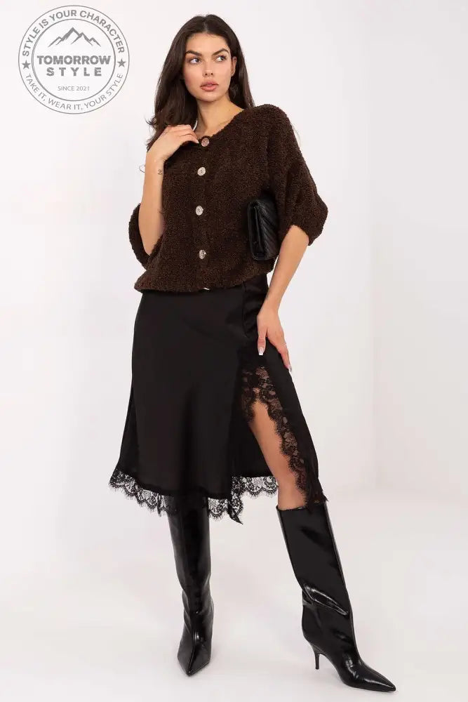 Laid - Back Glam: Pullover mit Knopfdetails - Tomorrow Style