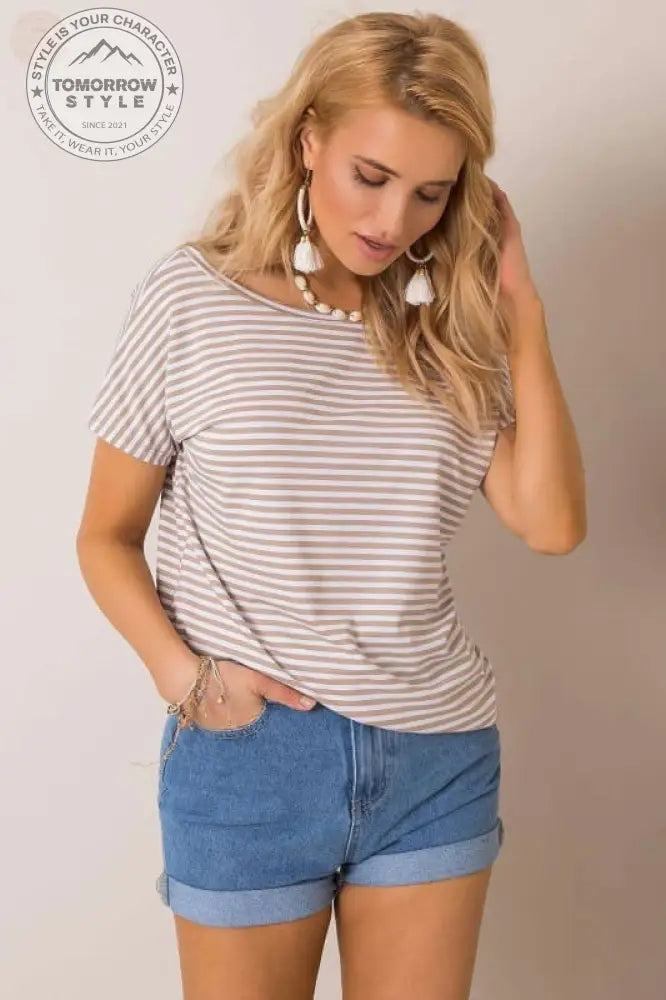 Parade mit Stil mit dem gestreiften T-Shirt - Tomorrow Style