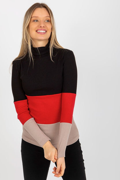 Klassischer Ripp-Pullover: Damenmode in drei Farben
