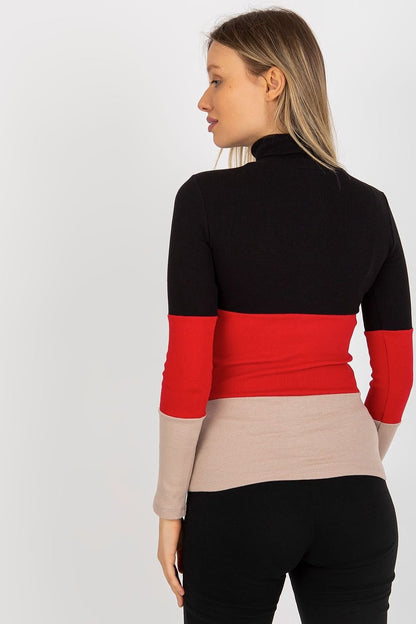 Klassischer Ripp-Pullover: Damenmode in drei Farben
