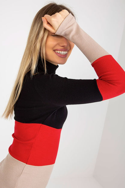 Klassischer Ripp-Pullover: Damenmode in drei Farben