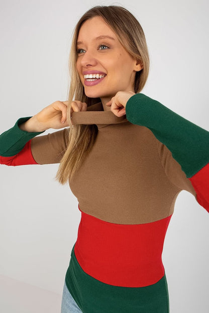 Klassischer Ripp-Pullover: Damenmode in drei Farben