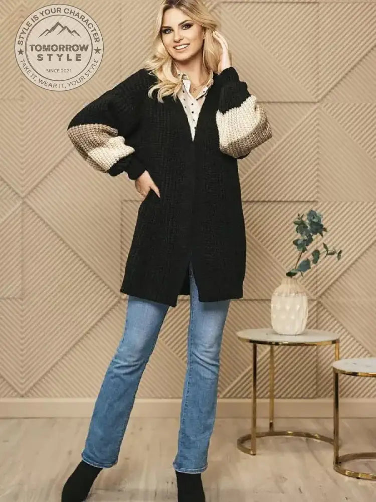 Schicke Strickjacke mit gestreiften Ärmeln - Tomorrow Style