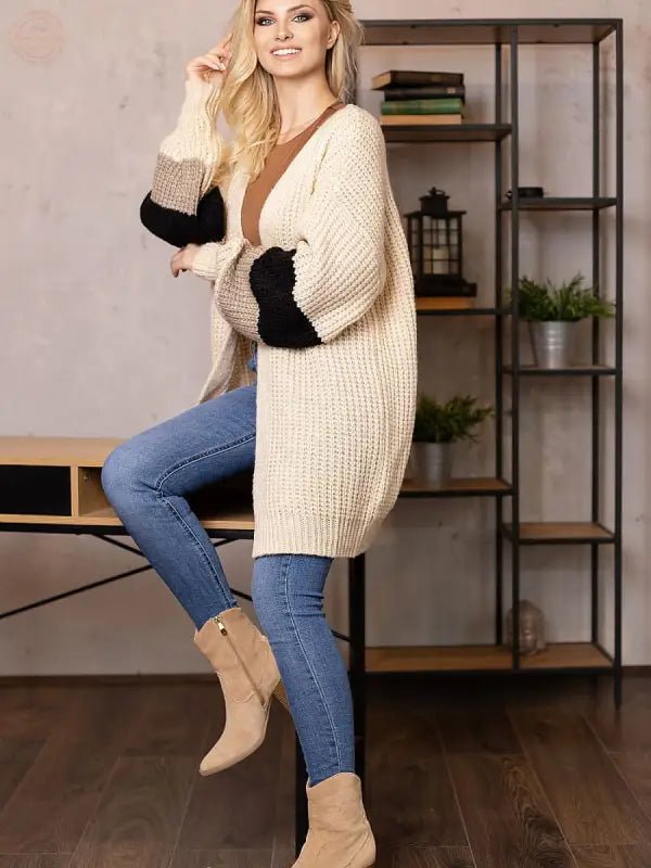 Schicker Cardigan mit gestreiften Ärmeln in Beige - Tomorrow Style