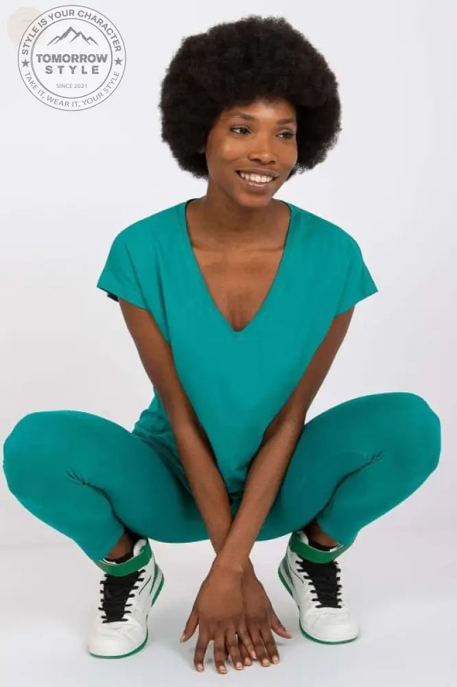 Sportliches T-Shirt mit V - Ausschnitt: Trendig und bequem! - Tomorrow Style