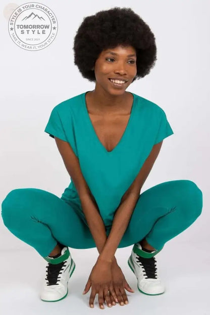 Sportliches T-Shirt mit V - Ausschnitt: Trendig und bequem! - Tomorrow Style