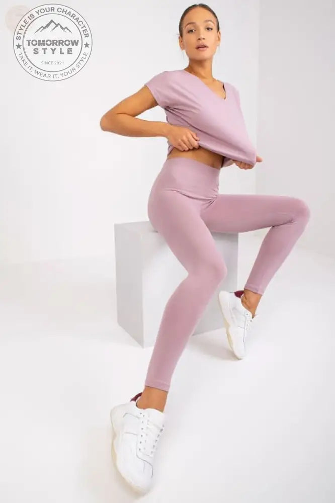 Sportliches T-Shirt mit V - Ausschnitt: Trendig und bequem! - Tomorrow Style