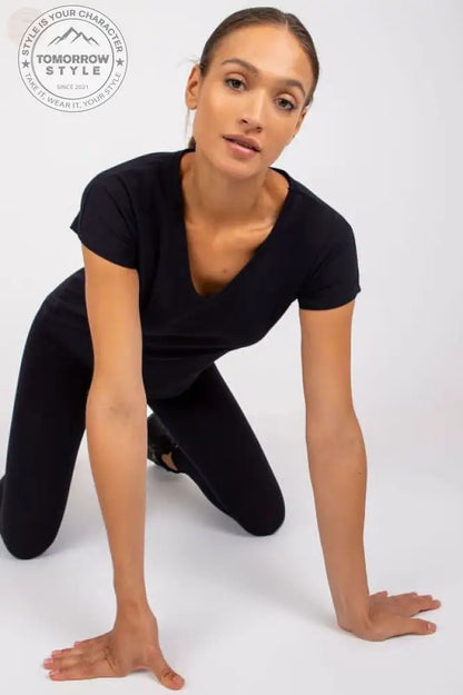 Sportliches T-Shirt mit V - Ausschnitt: Trendig und bequem! - Tomorrow Style