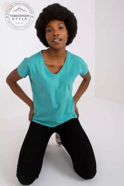 Sportliches T-Shirt mit V - Ausschnitt: Trendig und bequem! - Tomorrow Style