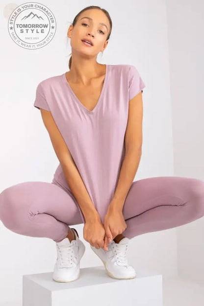 Sportliches T-Shirt mit V - Ausschnitt: Trendig und bequem! - Tomorrow Style