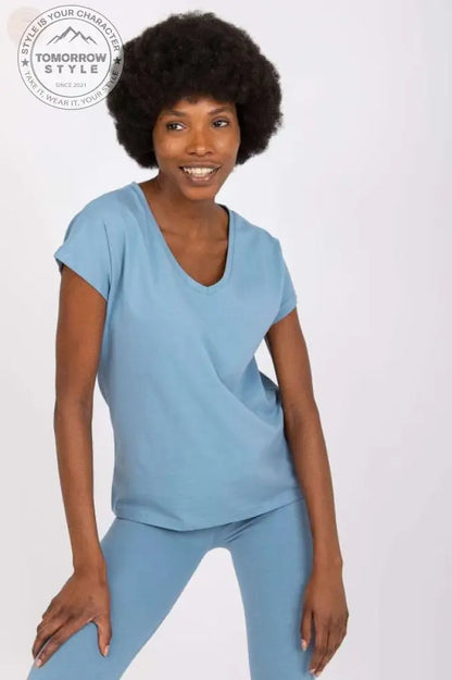 Sportliches T-Shirt mit V - Ausschnitt: Trendig und bequem! - Tomorrow Style