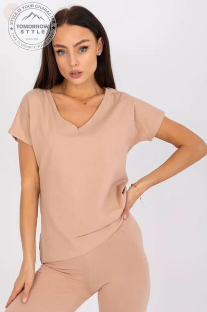 Sportliches T-Shirt mit V - Ausschnitt: Trendig und bequem! - Tomorrow Style