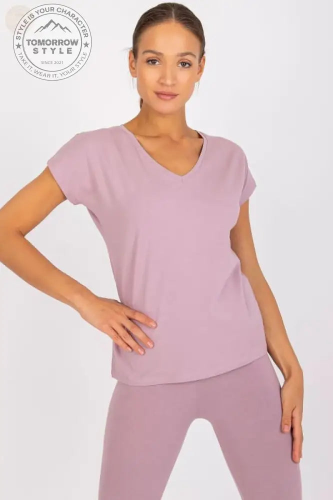 Sportliches T-Shirt mit V - Ausschnitt: Trendig und bequem! - Tomorrow Style