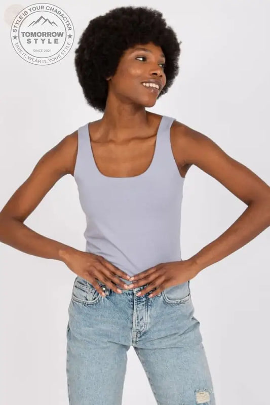 Summer Chic: Trägerloses T-Shirt mit einfachem Schnitt! - Tomorrow Style