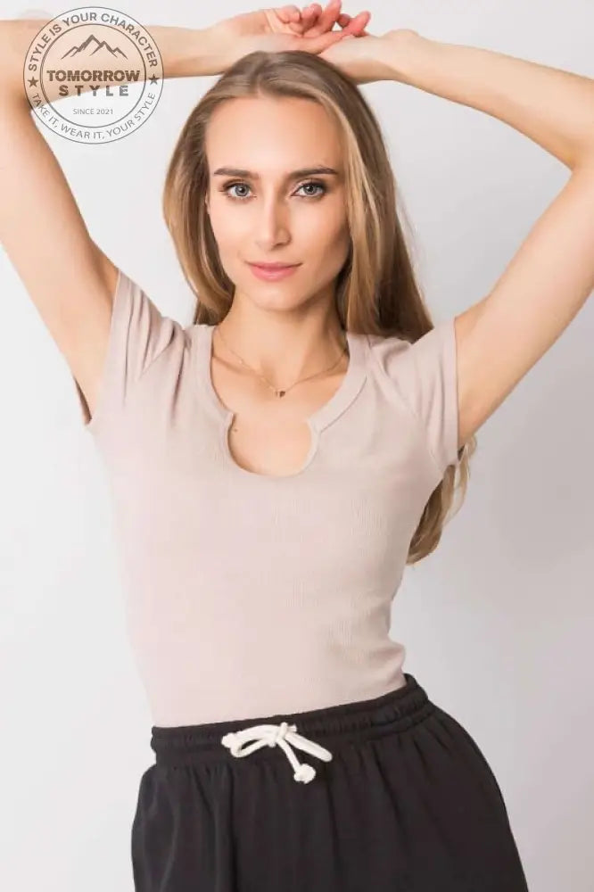 T-Shirt mit gewellten Ärmeln und Cut - Outs – holen Sie sich jetzt Ihr Exemplar! - Tomorrow Style