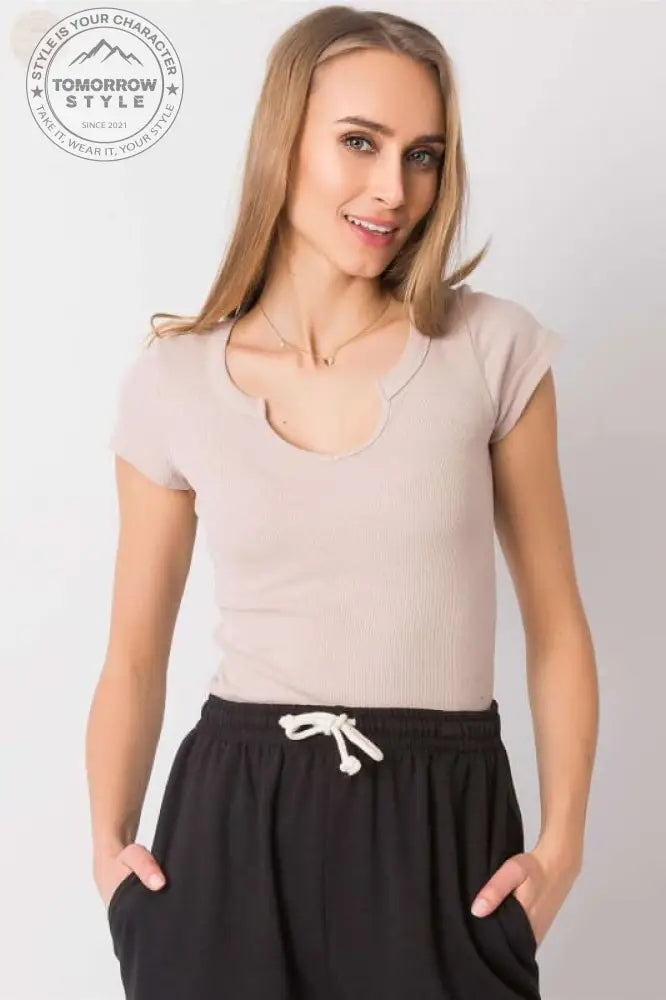 T-Shirt mit gewellten Ärmeln und Cut - Outs – holen Sie sich jetzt Ihr Exemplar! - Tomorrow Style