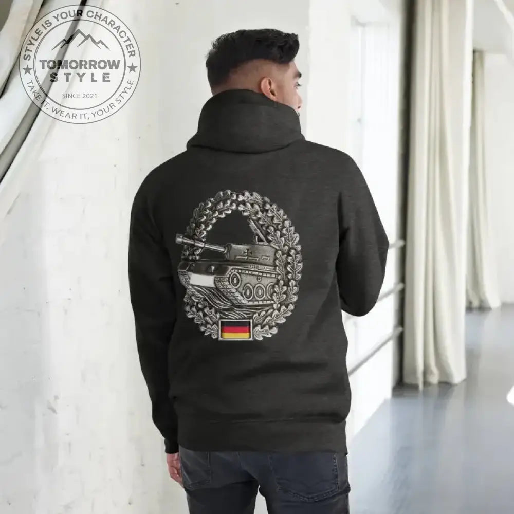 Tank Badge Hoodie: Entfessle deinen inneren Krieger - Tomorrow Style