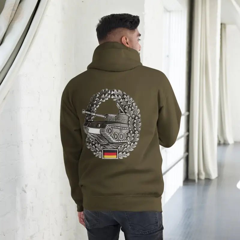 Tank Badge Hoodie: Entfessle deinen inneren Krieger - Tomorrow Style