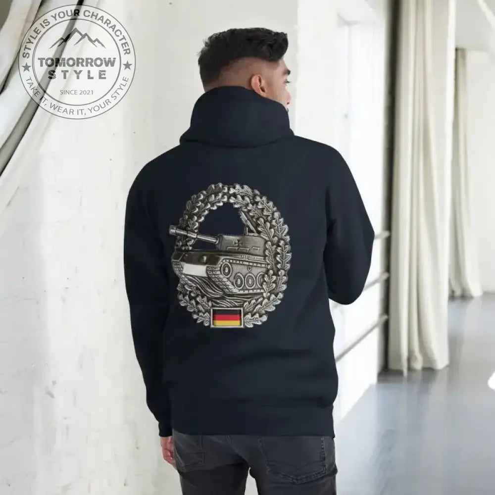 Tank Badge Hoodie: Entfessle deinen inneren Krieger - Tomorrow Style