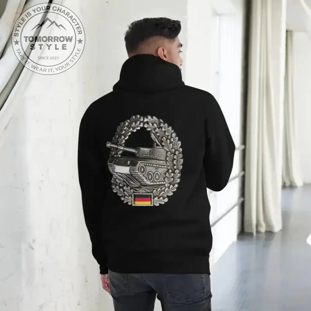 Tank Badge Hoodie: Entfessle deinen inneren Krieger - Tomorrow Style