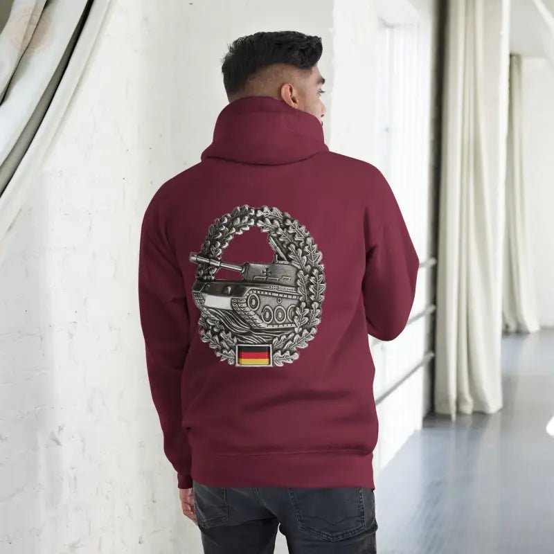 Tank Badge Hoodie: Entfessle deinen inneren Krieger - Tomorrow Style