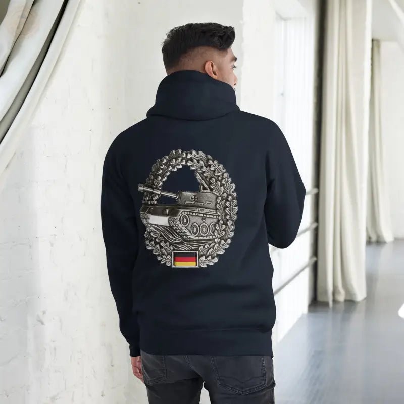 Tank Badge Hoodie: Entfessle deinen inneren Krieger - Tomorrow Style