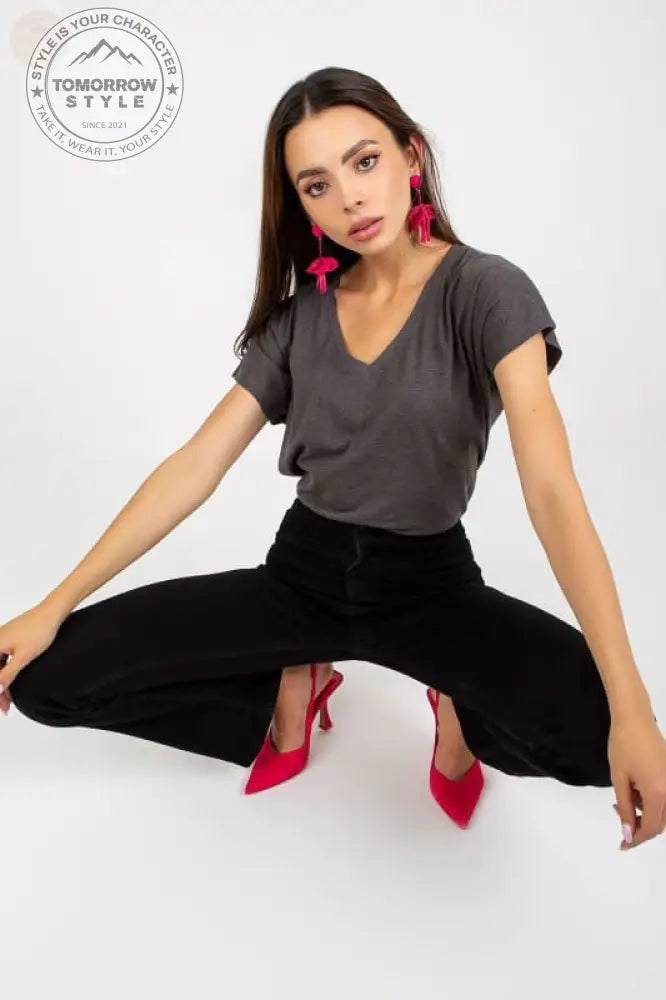 Ultimatives Komfort - Shirt mit V - Ausschnitt – ideal für den Alltag - Tomorrow Style