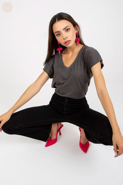 Ultimatives Komfort - Shirt mit V - Ausschnitt – ideal für den Alltag - Tomorrow Style