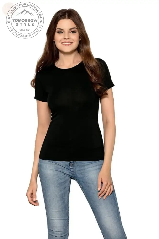 Zeitloser Komfort: Klassisches T-Shirt für einen langen Tag! - Tomorrow Style